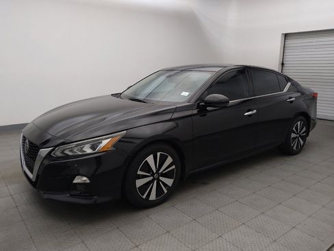 Used 2019 Nissan Altima 2.5 SV FWD image 2