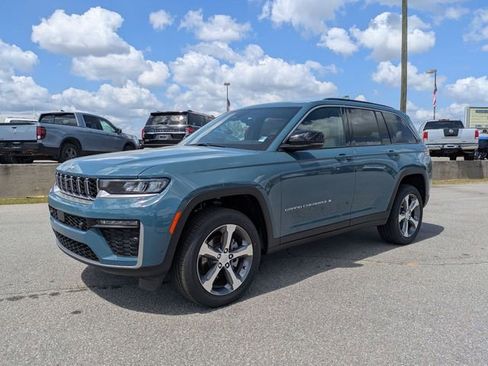 New 2026 Jeep Grand Cherokee Limited w/ Luxury Tech Group II AWD/4WD image 7