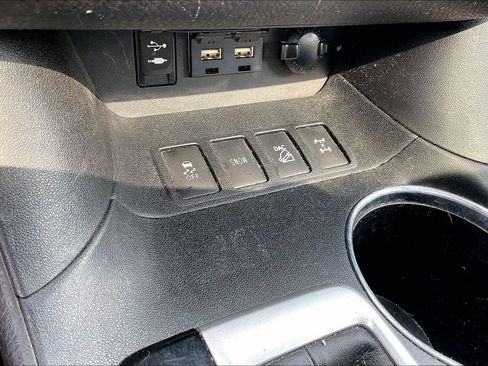 Used 2019 Toyota Highlander XLE AWD/4WD image 19