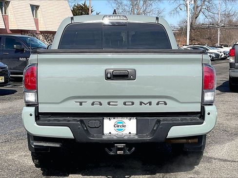 Used 2022 Toyota Tacoma TRD Sport w/ TRD Premium Sport Package image 4