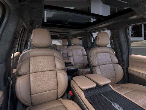 New 2026 Lincoln Navigator L Black Label AWD/4WD image 10