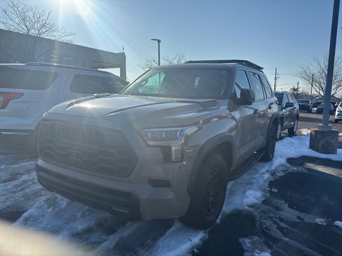 Used 2025 Toyota Sequoia 4WD image 3