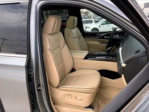 Used 2024 Cadillac Escalade Premium Luxury w/ Performance Package image 8