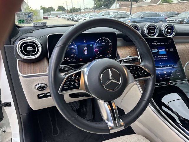 Used 2025 Mercedes-Benz GLC 300 4MATIC image 22