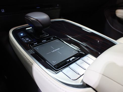 Used 2020 Lexus LS 500 w/ Luxury Package image 72