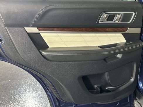 Used 2016 Ford Explorer Platinum image 34