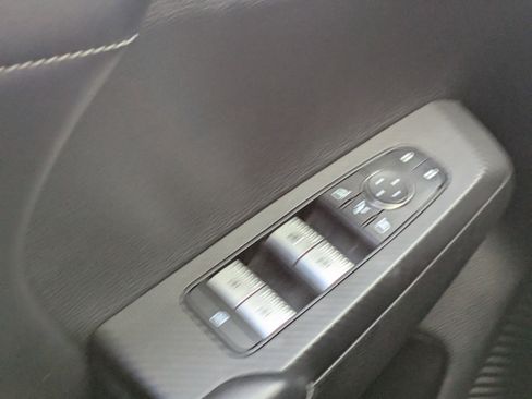 Used 2024 Mitsubishi Outlander SE image 28