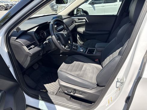 Used 2024 Mitsubishi Outlander SE AWD/4WD image 15
