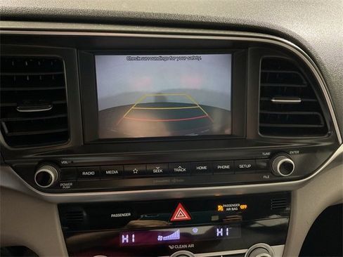 Used 2020 Hyundai Elantra SEL image 2