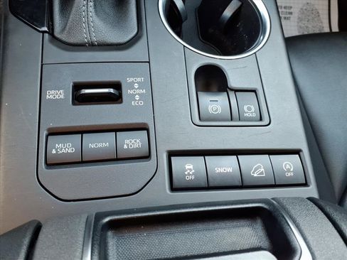 Used 2022 Toyota Highlander XLE image 22