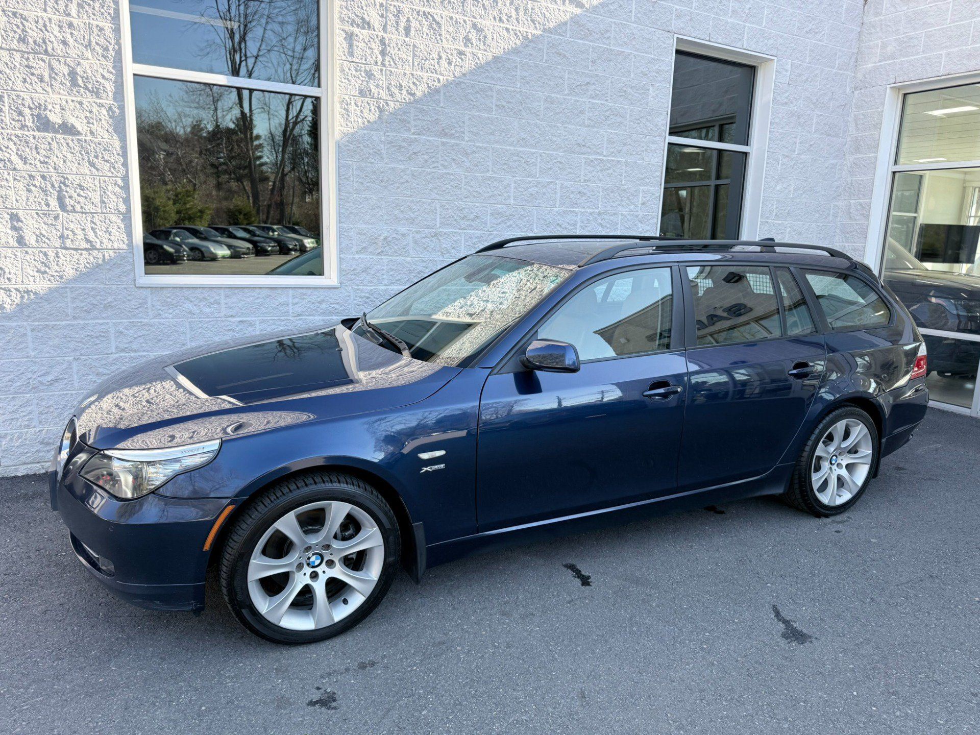 Used 2009 BMW 535i xDrive Wagon AWD/4WD image 2