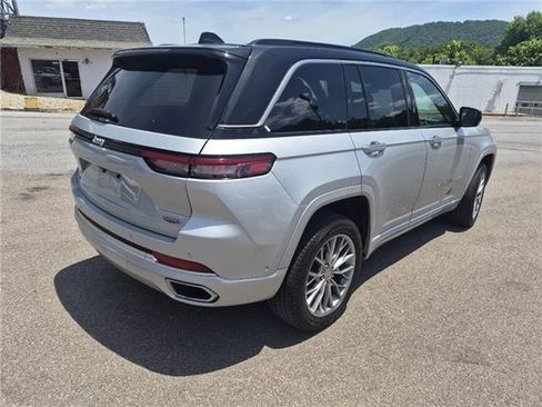 Used 2025 Jeep Grand Cherokee Summit AWD/4WD image 3