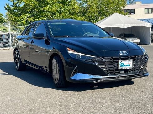 Used 2022 Hyundai Elantra SEL w/ Convenience + Premium Package image 3