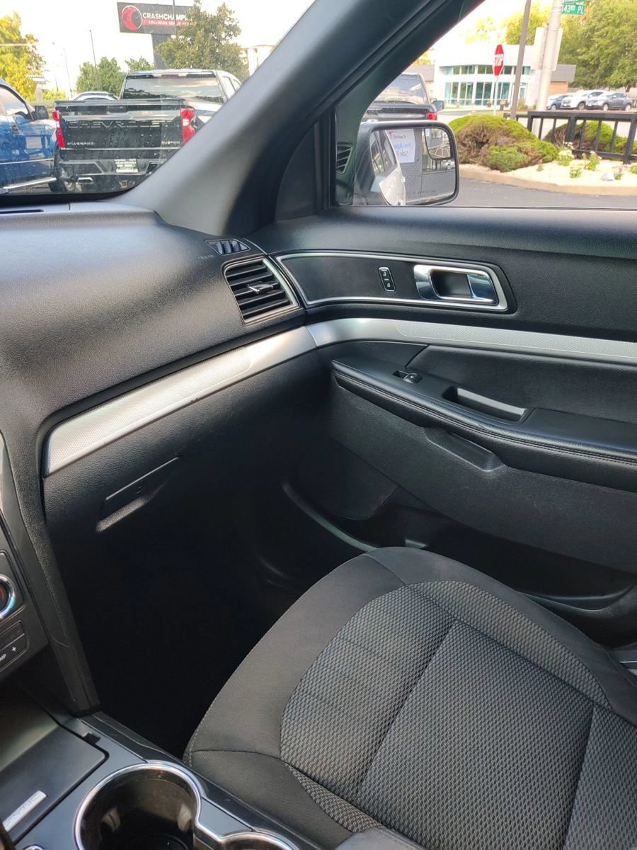 Used 2016 Ford Explorer XLT AWD/4WD image 16