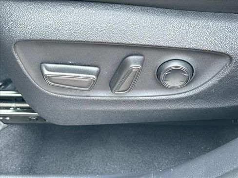 Used 2021 Toyota Highlander XLE FWD image 24