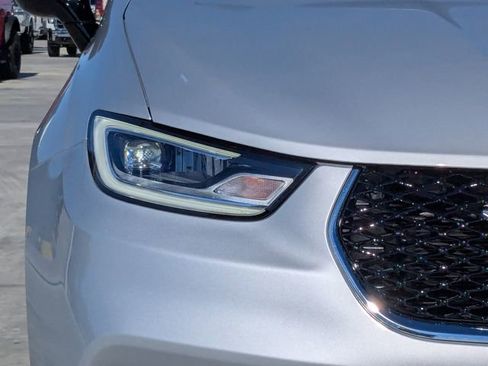 New 2026 Chrysler Pacifica Select image 9