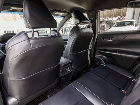 Used 2024 Toyota Venza XLE AWD/4WD image 31