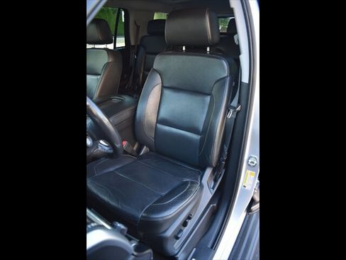 Used 2018 Chevrolet Tahoe LT w/ Luxury Package RWD image 16