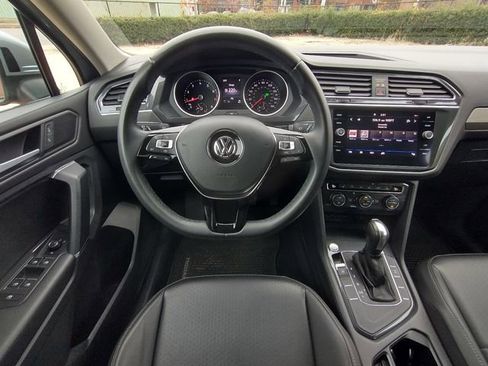 Used 2020 Volkswagen Tiguan SE image 33