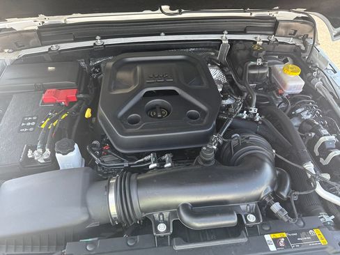 Used 2025 Jeep Wrangler Sport AWD/4WD image 32