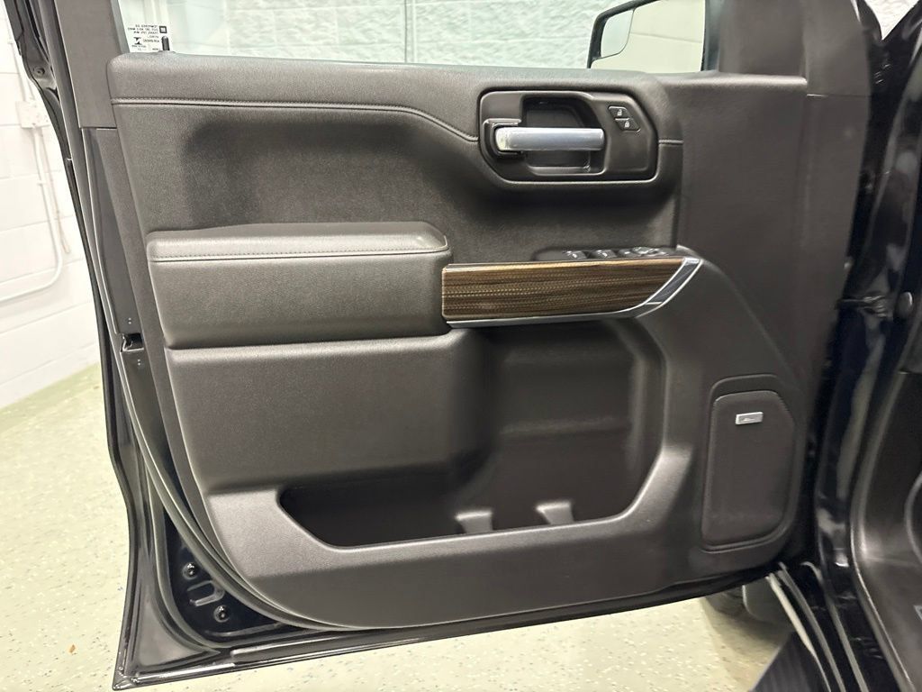Used 2021 Chevrolet Silverado 1500 LT Trail Boss w/ Convenience Package II AWD/4WD image 16