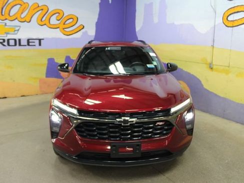 Used 2025 Chevrolet Trax RS w/ Sunroof Package FWD image 3