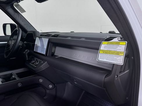 Certified 2025 Land Rover Defender 110 V8 AWD/4WD image 31