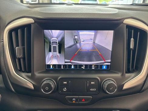 Used 2024 GMC Terrain SLT w/ Tech Package FWD image 26