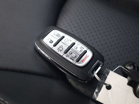 Used 2024 Chrysler Pacifica Touring-L FWD image 30