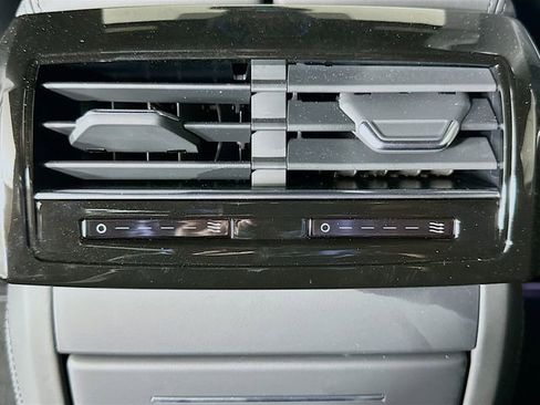 Used 2025 Audi A8 L 3.0T AWD/4WD image 26
