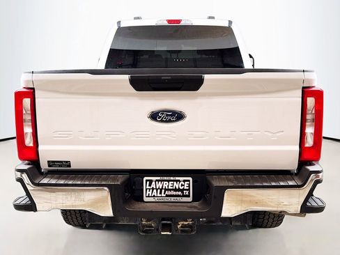 Used 2024 Ford F250 XLT w/ FX4 Off-Road Package image 5