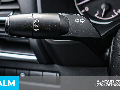 Used 2024 Nissan Rogue SV FWD image 34