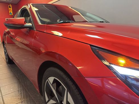 Used 2021 Hyundai Elantra Limited image 12