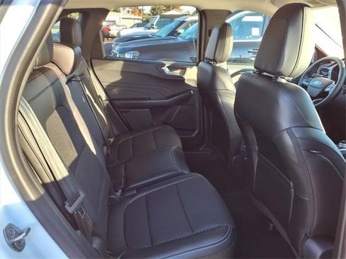 Used 2024 Ford Escape SE image 23
