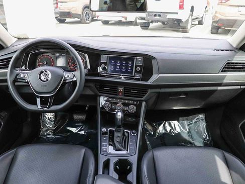 Used 2020 Volkswagen Jetta SE w/ SE Cold Weather Package image 12