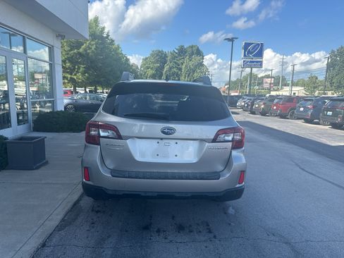 Used 2017 Subaru Outback 2.5i Limited AWD/4WD image 4