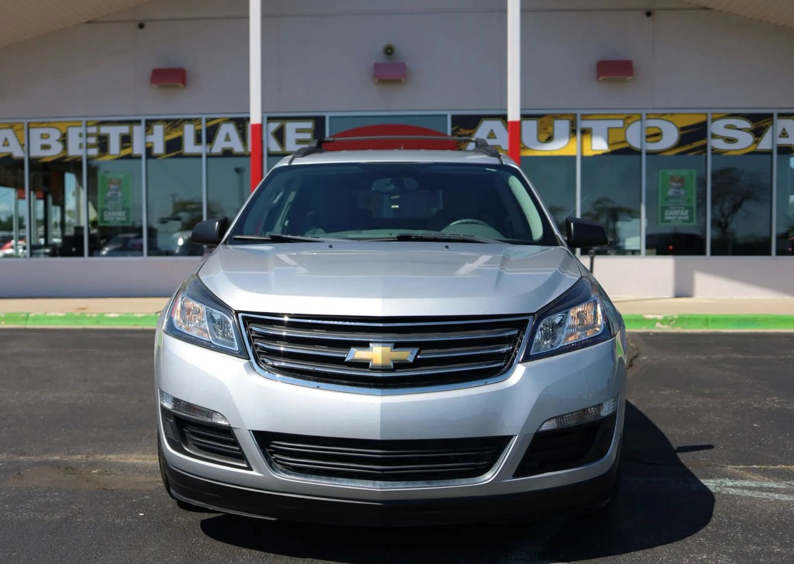 Used 2017 Chevrolet Traverse LS FWD image 2