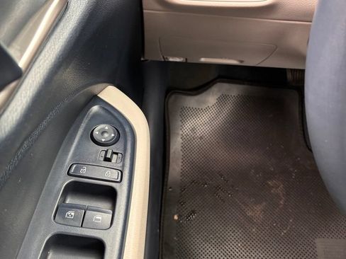 Used 2021 Hyundai Venue FWD image 24
