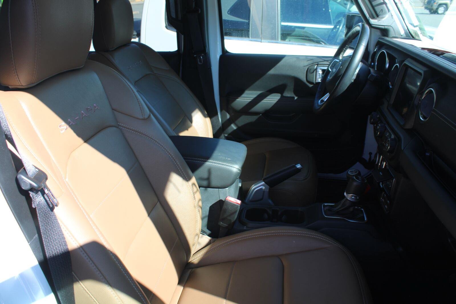 Used 2022 Jeep Wrangler Unlimited Sahara w/ Cold Weather Group AWD/4WD image 4