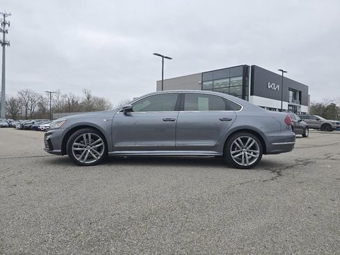 Used 2017 Volkswagen Passat 1.8T R-Line image 11