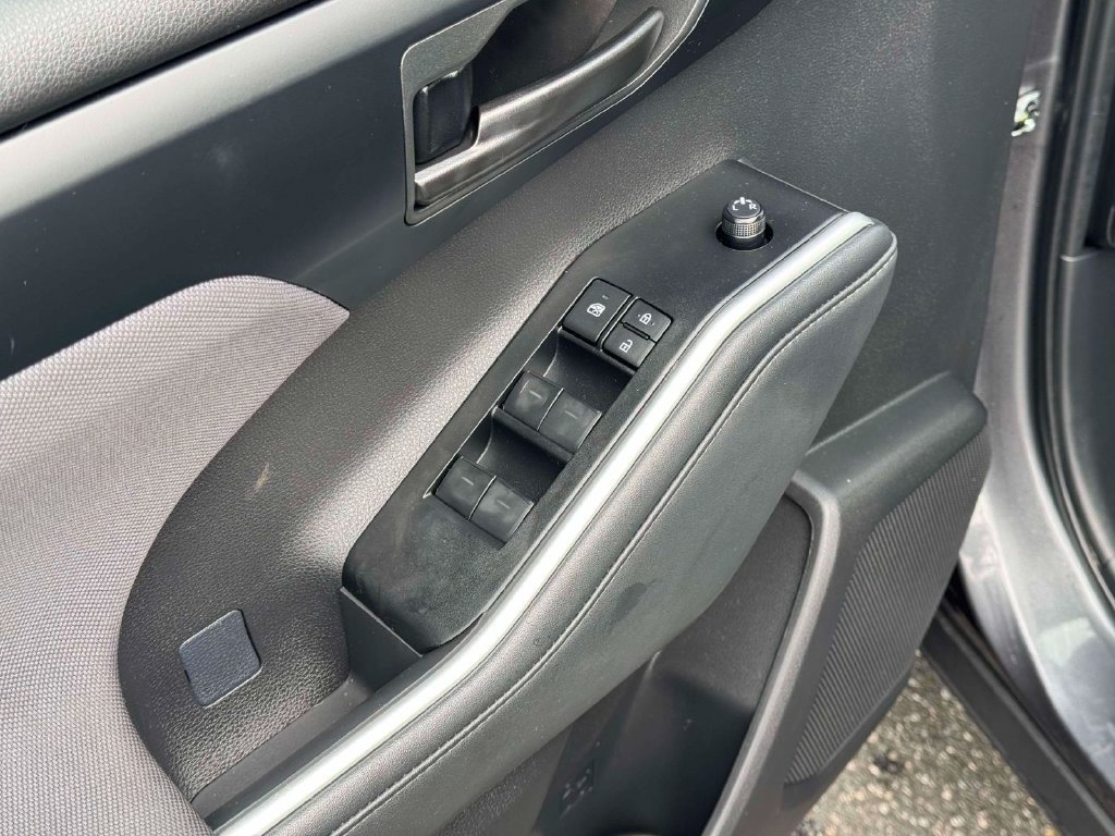 Used 2025 Toyota Highlander LE AWD/4WD image 18
