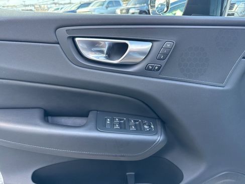 Used 2024 Volvo XC60 B5 Plus image 11