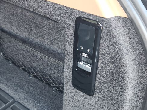 Certified 2024 Land Rover Range Rover SE image 35