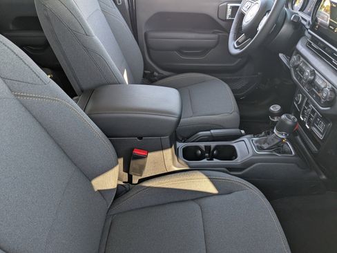 New 2025 Jeep Gladiator Sport image 8