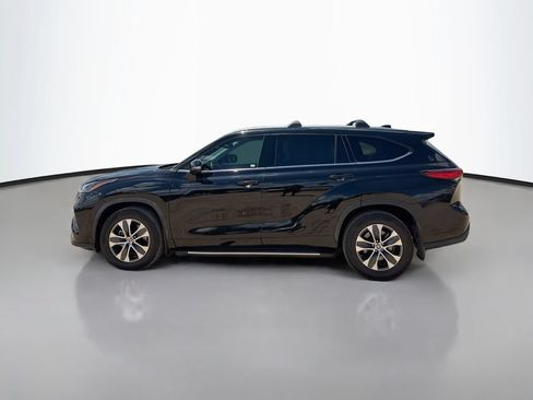 Used 2022 Toyota Highlander XLE FWD image 4