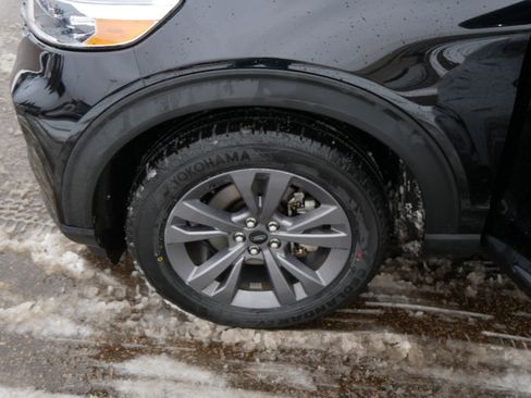 Used 2023 Ford Explorer XLT w/ Equipment Group 202A image 24