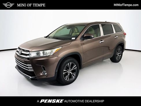 Used 2018 Toyota Highlander Plus FWD image 1