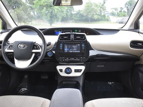 Used 2017 Toyota Prius Two w/ Prius Two Safety Plus Package FWD image 17