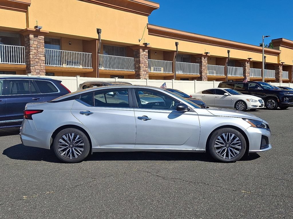 Used 2024 Nissan Altima 2.5 SV FWD image 8
