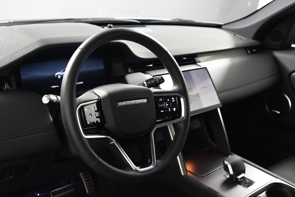 Certified 2025 Land Rover Discovery Sport Dynamic SE AWD/4WD image 13